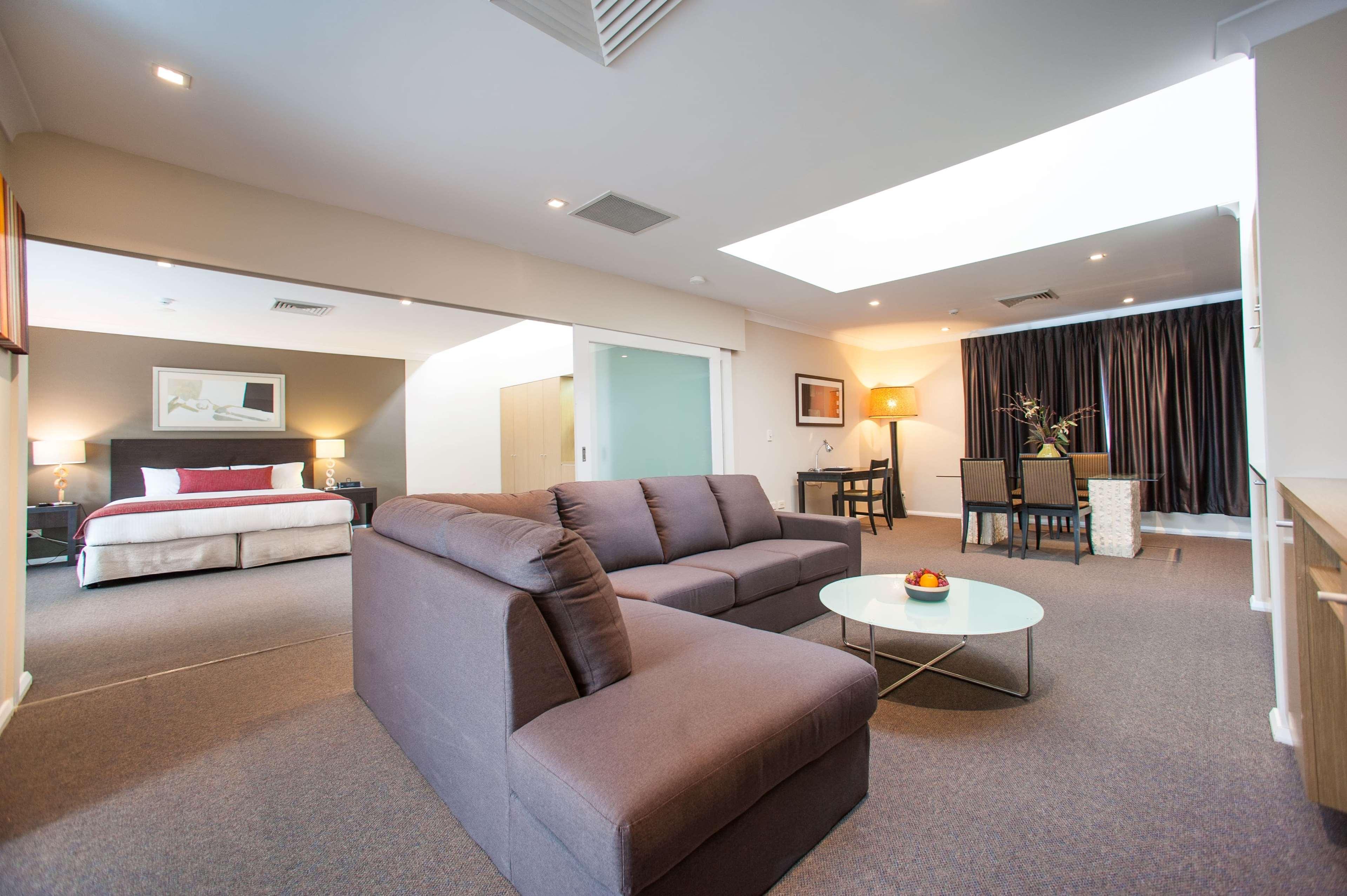 Ramada Hotel & Suites By Wyndham Cabramatta Екстериор снимка