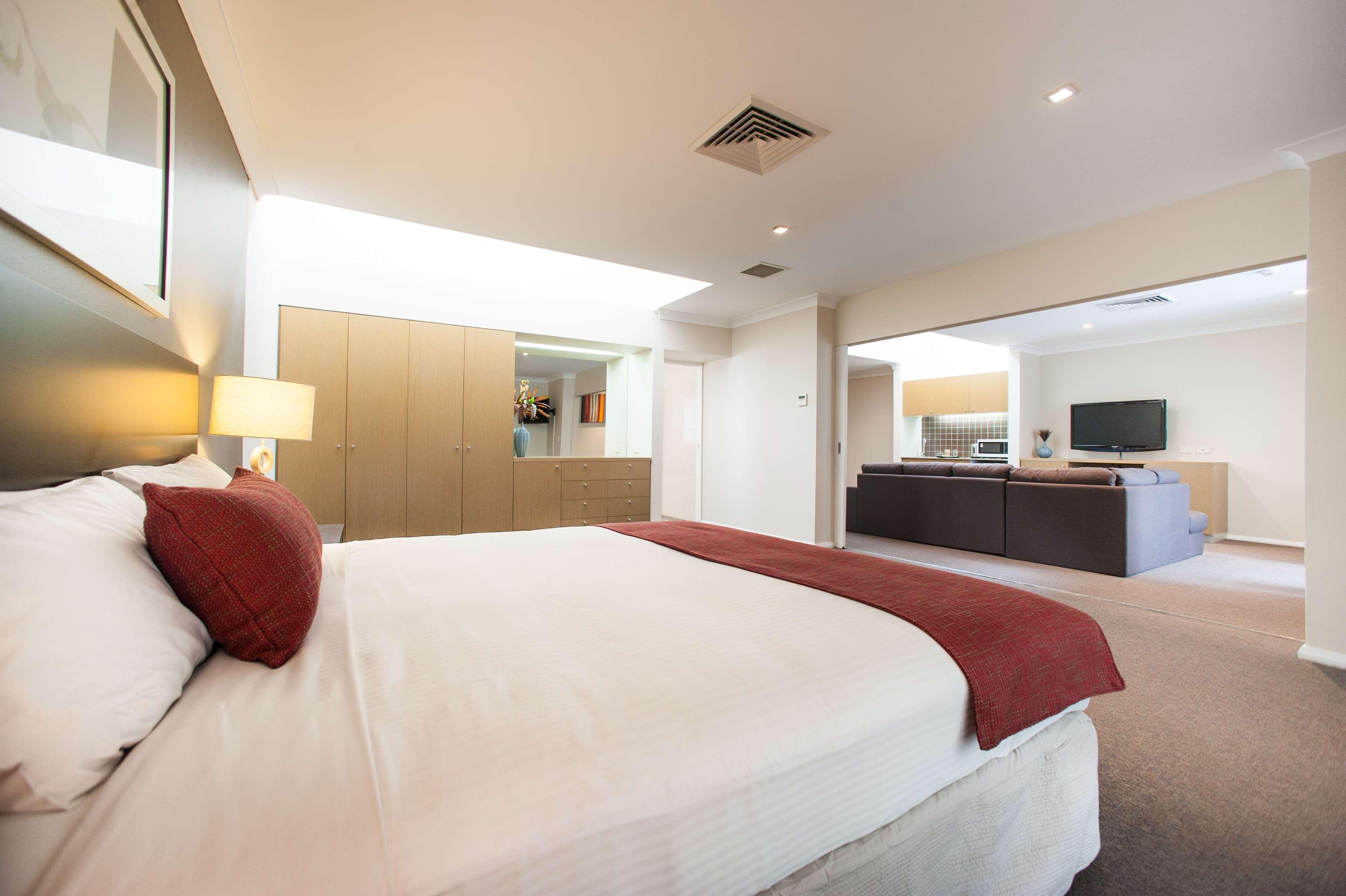 Ramada Hotel & Suites By Wyndham Cabramatta Екстериор снимка