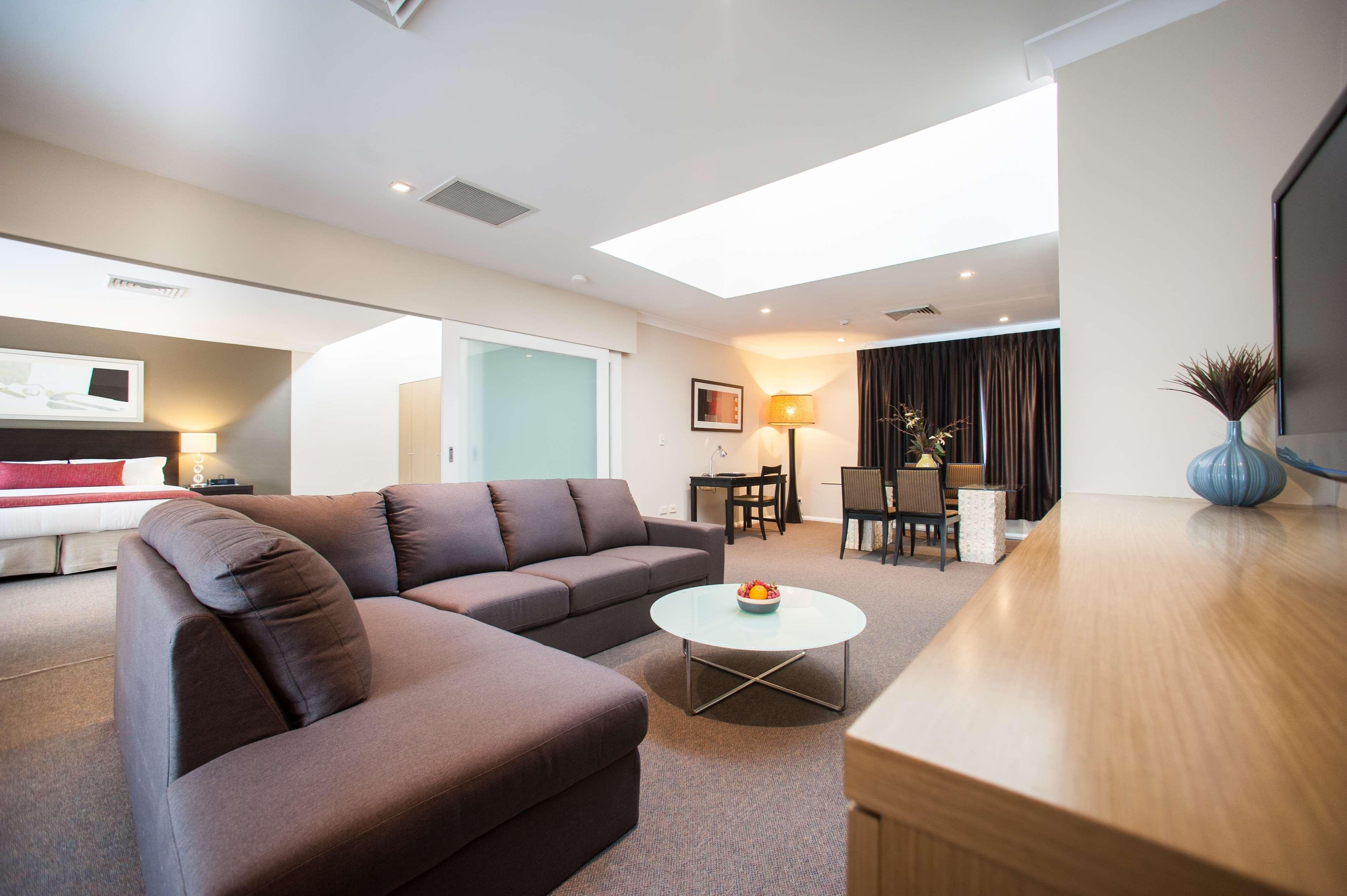 Ramada Hotel & Suites By Wyndham Cabramatta Екстериор снимка