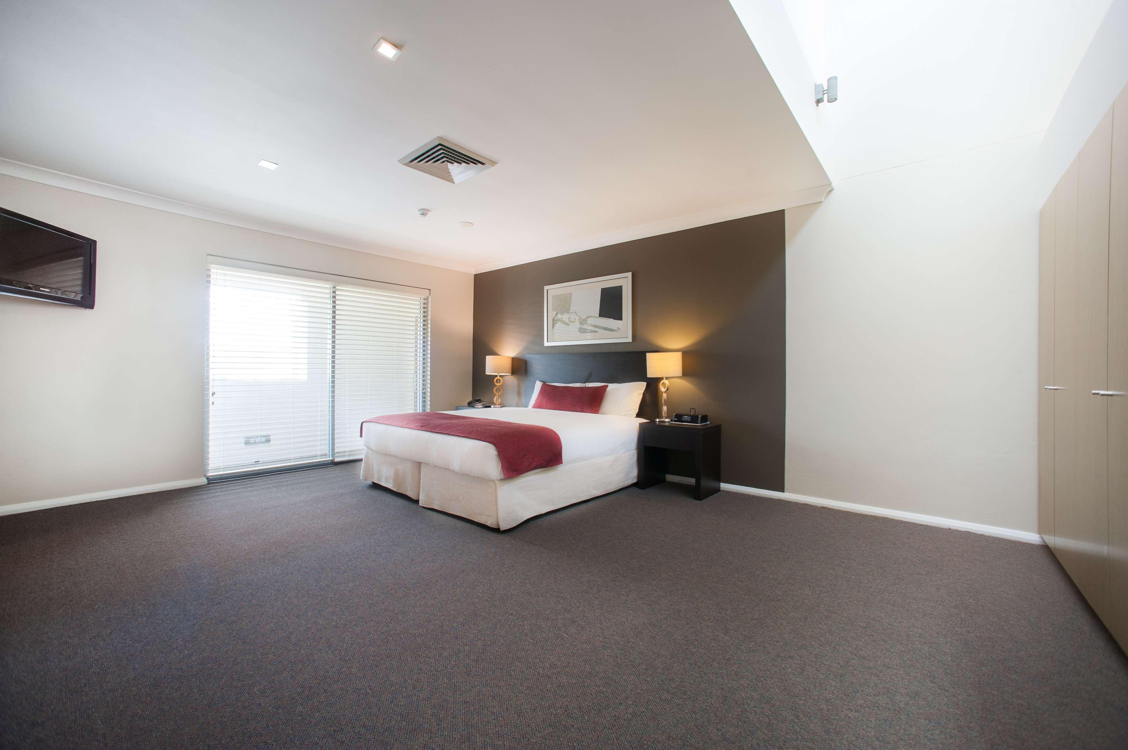 Ramada Hotel & Suites By Wyndham Cabramatta Екстериор снимка
