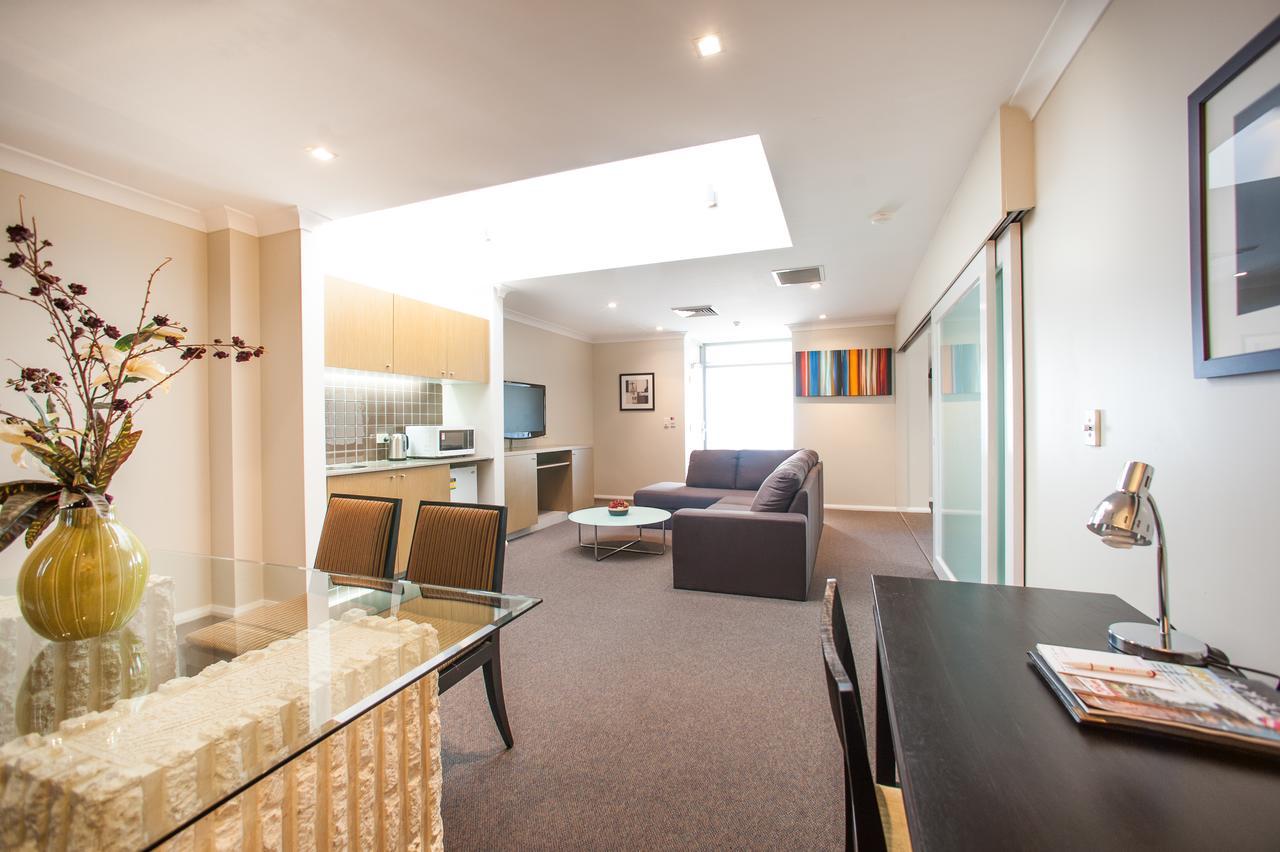 Ramada Hotel & Suites By Wyndham Cabramatta Екстериор снимка