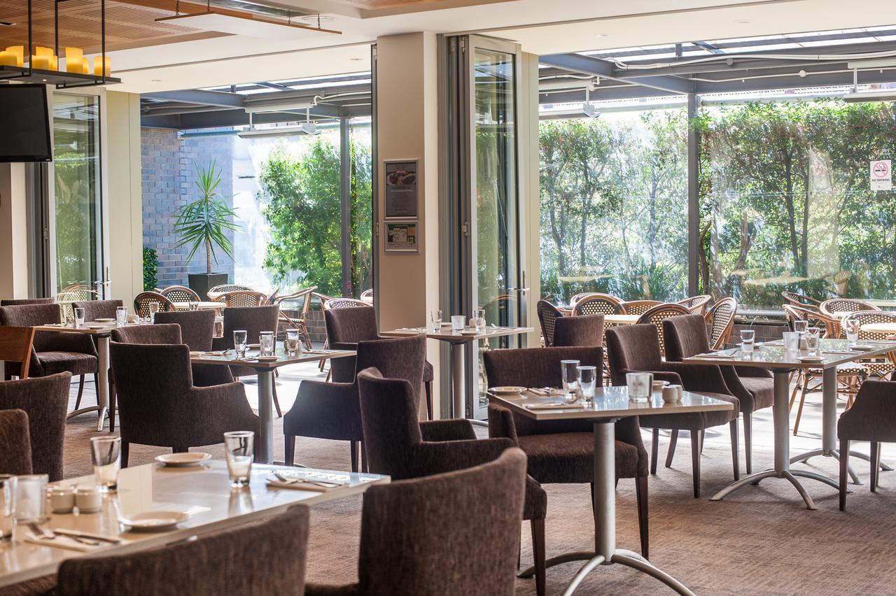 Ramada Hotel & Suites By Wyndham Cabramatta Екстериор снимка