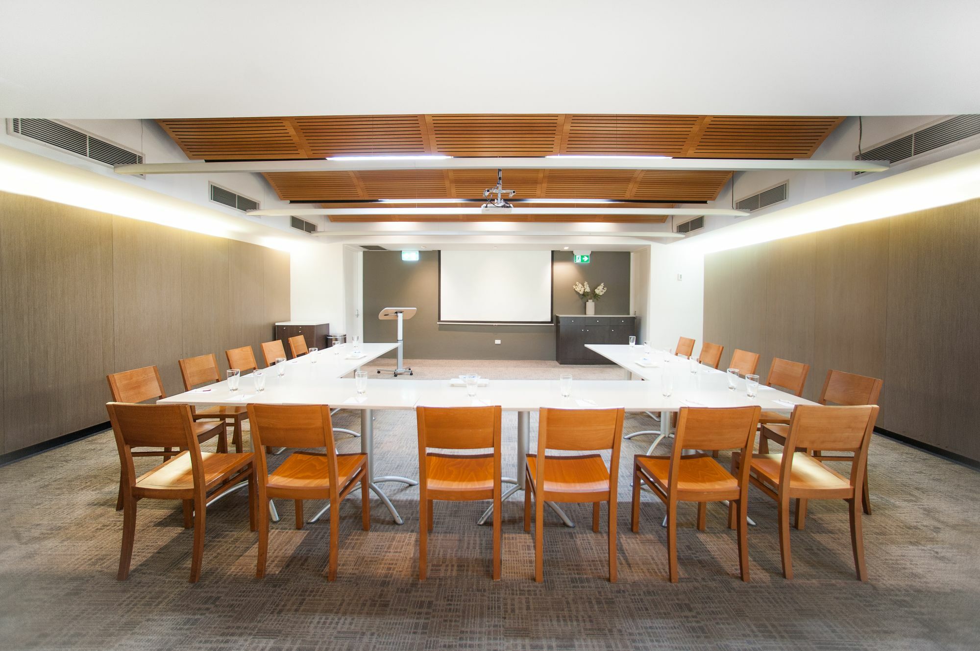 Ramada Hotel & Suites By Wyndham Cabramatta Екстериор снимка