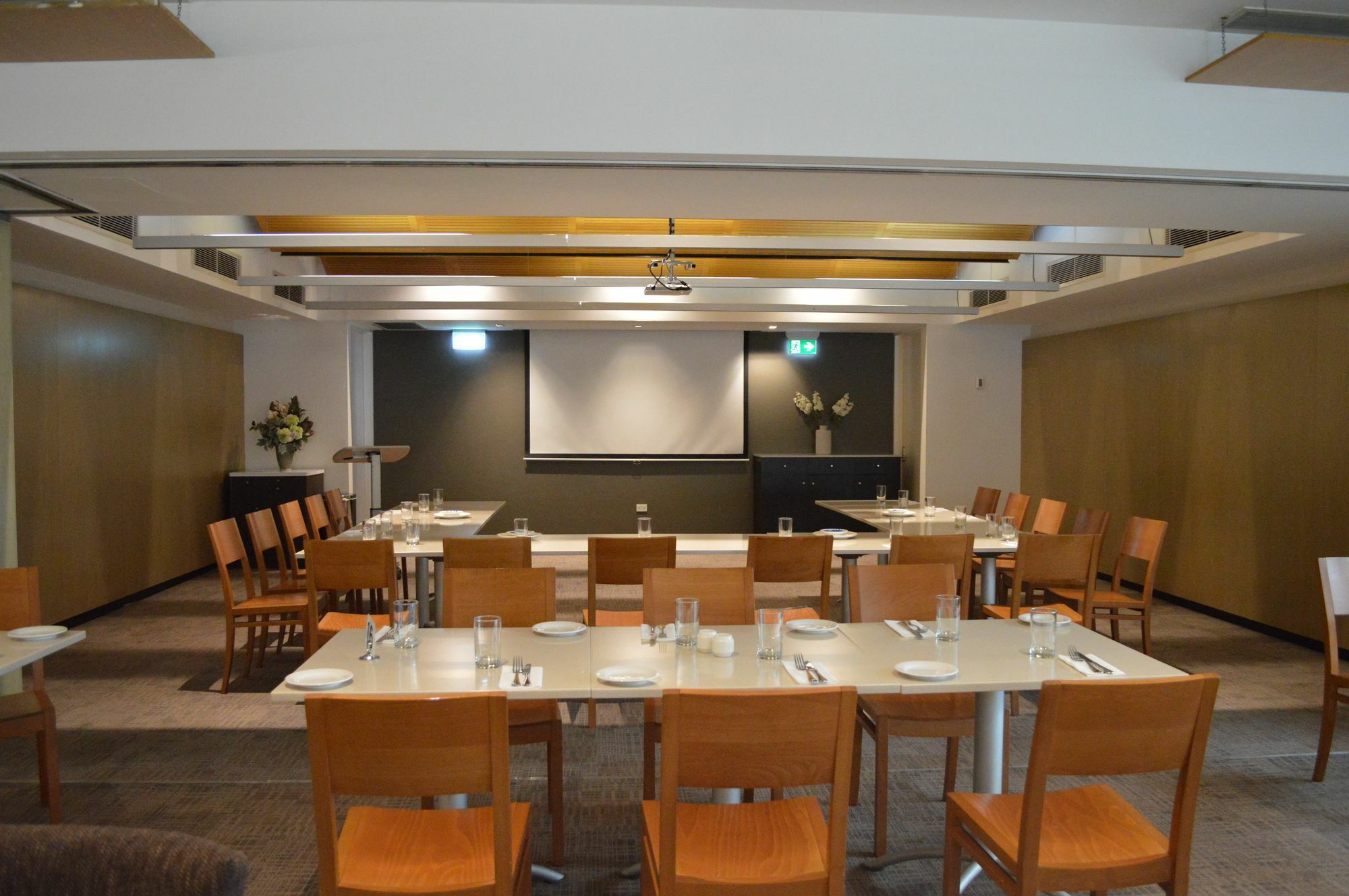Ramada Hotel & Suites By Wyndham Cabramatta Екстериор снимка